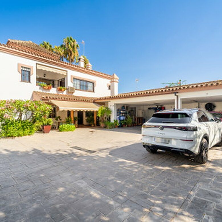 FOR SALE 🏡 Frontline Golf Semi-Detached Villa to Renovate with Pool – Aloha, Nueva Andalucía, Marbella 🇪🇸