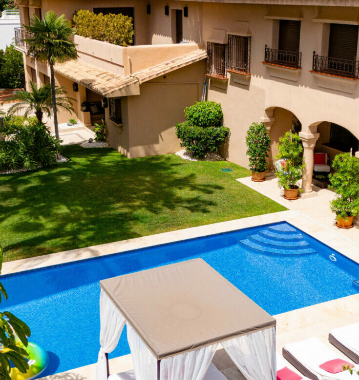 FOR SALE 🏡 Traditional Andalusian Villa with Glazed Central Courtyard Steps from the Beach – Los Monteros, Marbella East, Marbella 🇪🇸