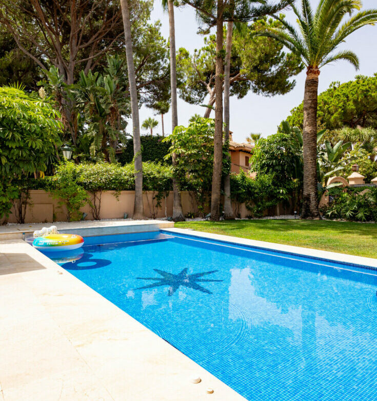 FOR SALE 🏡 Traditional Andalusian Villa with Glazed Central Courtyard Steps from the Beach – Los Monteros, Marbella East, Marbella 🇪🇸