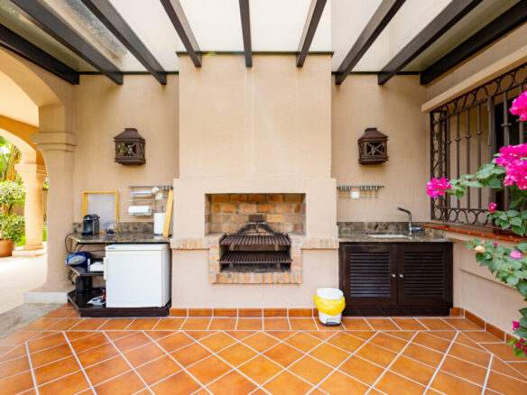 FOR SALE 🏡 Traditional Andalusian Villa with Glazed Central Courtyard Steps from the Beach – Los Monteros, Marbella East, Marbella 🇪🇸