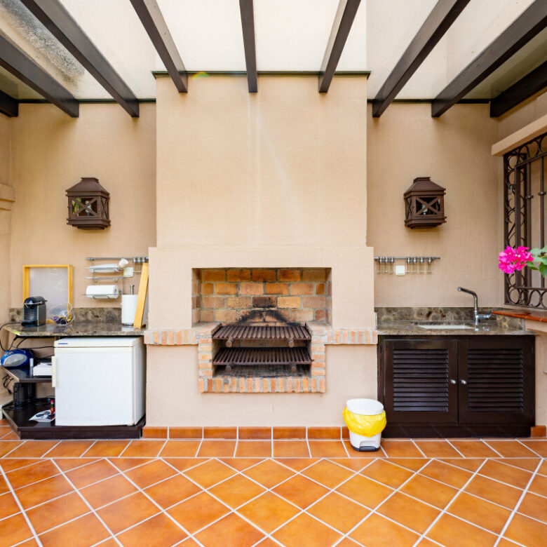 FOR SALE 🏡 Traditional Andalusian Villa with Glazed Central Courtyard Steps from the Beach – Los Monteros, Marbella East, Marbella 🇪🇸