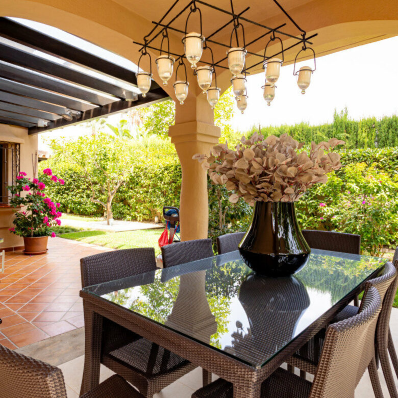 FOR SALE 🏡 Traditional Andalusian Villa with Glazed Central Courtyard Steps from the Beach – Los Monteros, Marbella East, Marbella 🇪🇸