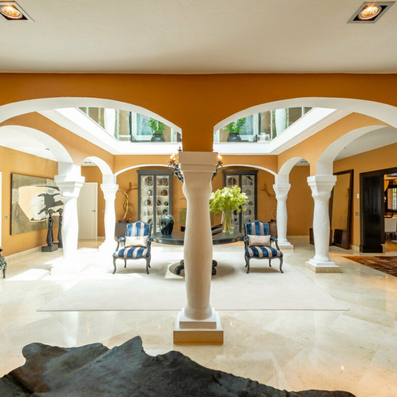 FOR SALE 🏡 Traditional Andalusian Villa with Glazed Central Courtyard Steps from the Beach – Los Monteros, Marbella East, Marbella 🇪🇸