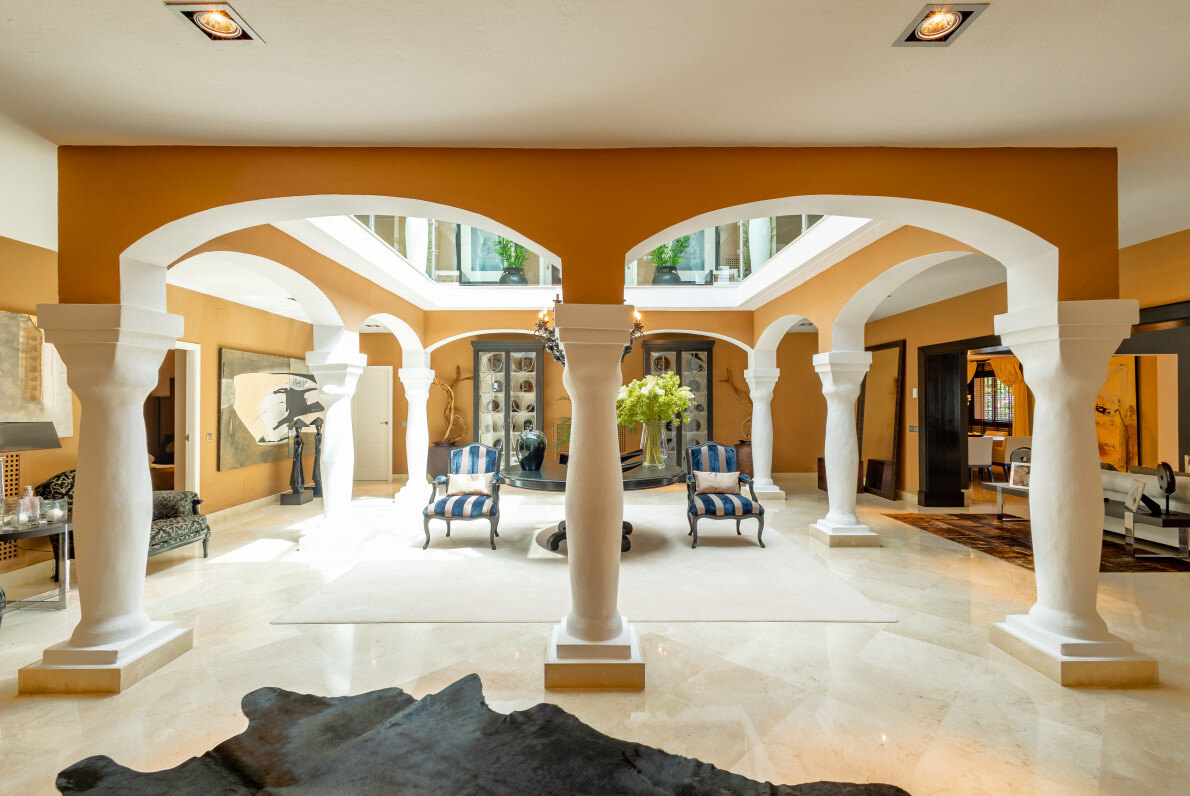 FOR SALE 🏡 Traditional Andalusian Villa with Glazed Central Courtyard Steps from the Beach – Los Monteros, Marbella East, Marbella 🇪🇸