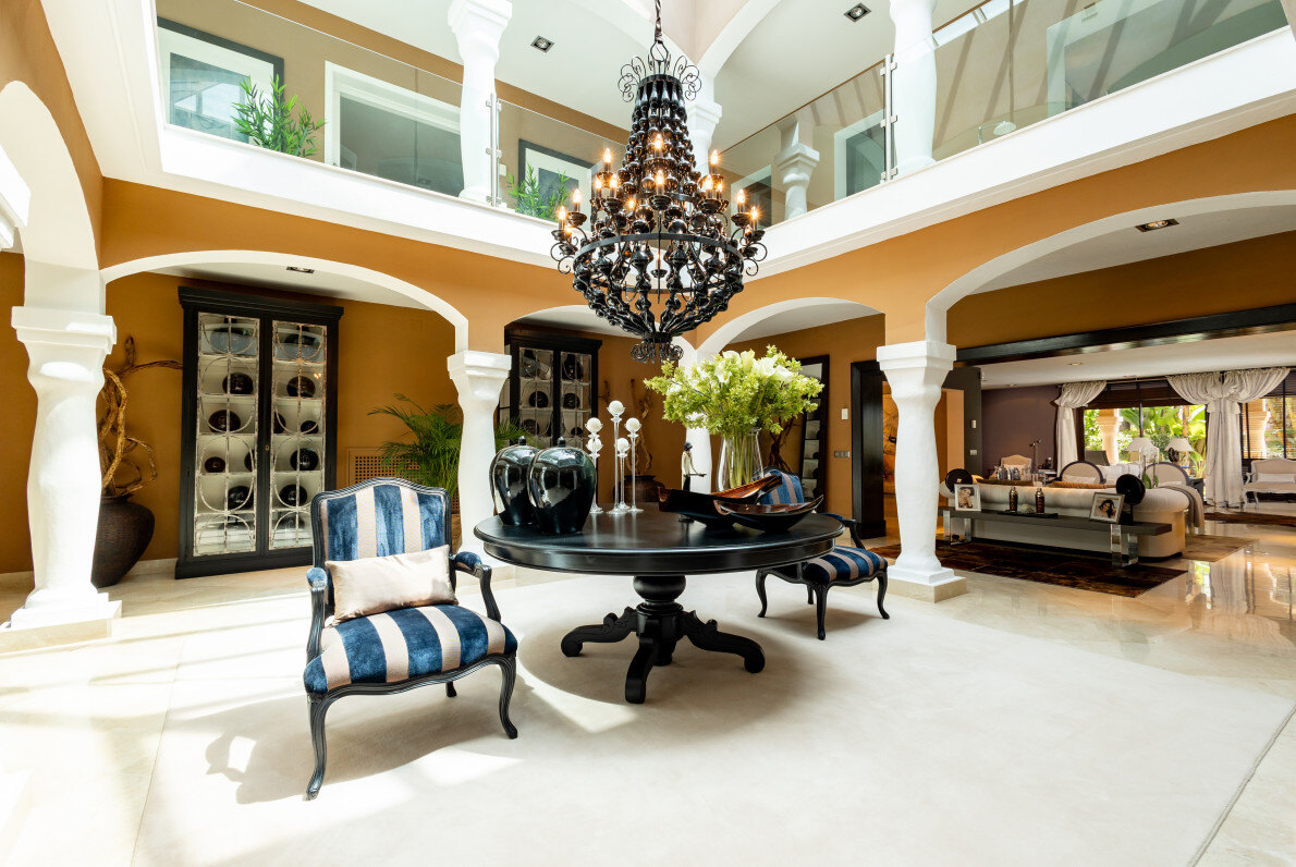 FOR SALE 🏡 Traditional Andalusian Villa with Glazed Central Courtyard Steps from the Beach – Los Monteros, Marbella East, Marbella 🇪🇸