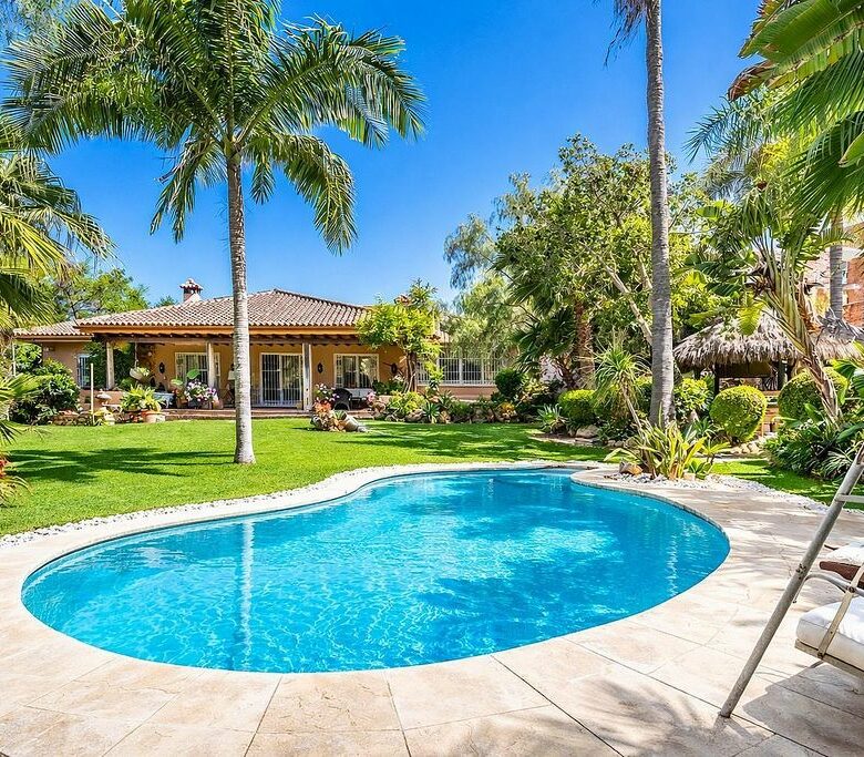 FOR SALE 🏡 Andalusian Villa to Renovate in a Prestigious Gated Community – Atalaya de Río Verde, Nueva Andalucía, Marbella 🇪🇸