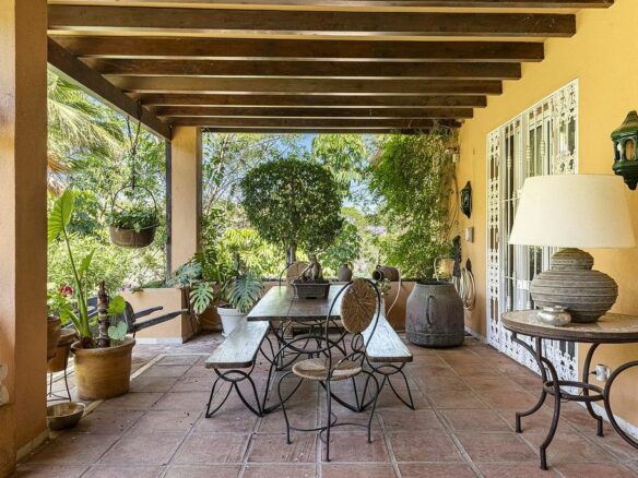 Andalusian villa to renovate in Atalaya de Rio Verde, Nueva Andalucia, Marbella
