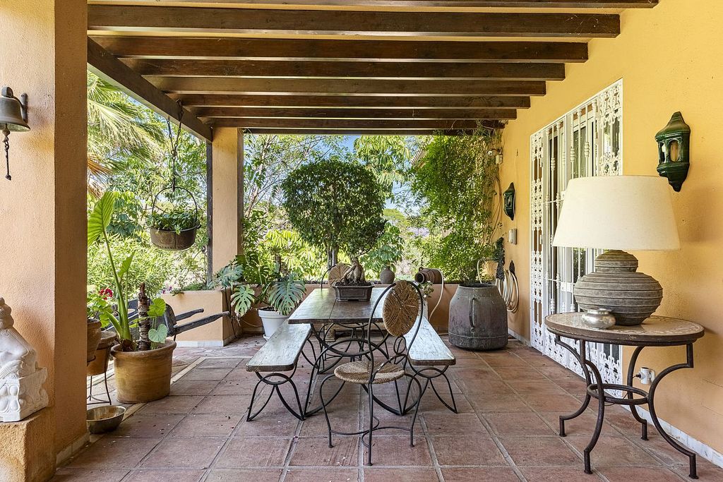 Andalusian villa to renovate in Atalaya de Rio Verde, Nueva Andalucia, Marbella