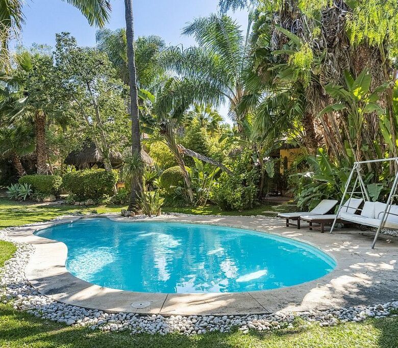 Andalusian villa to renovate in Atalaya de Rio Verde, Nueva Andalucia, Marbella