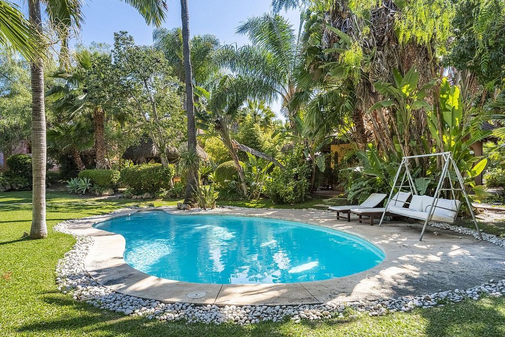 Andalusian villa to renovate in Atalaya de Rio Verde, Nueva Andalucia, Marbella