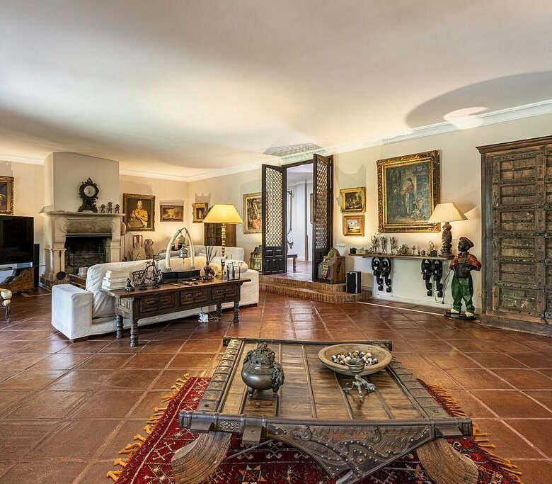 Andalusian villa to renovate in Atalaya de Rio Verde, Nueva Andalucia, Marbella