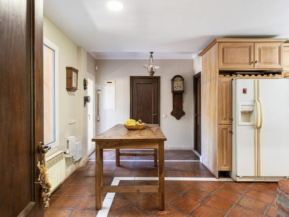 Andalusian villa to renovate in Atalaya de Rio Verde, Nueva Andalucia, Marbella
