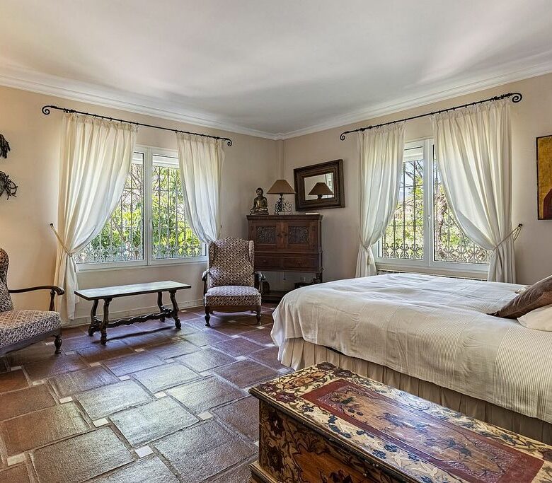 Andalusian villa to renovate in Atalaya de Rio Verde, Nueva Andalucia, Marbella
