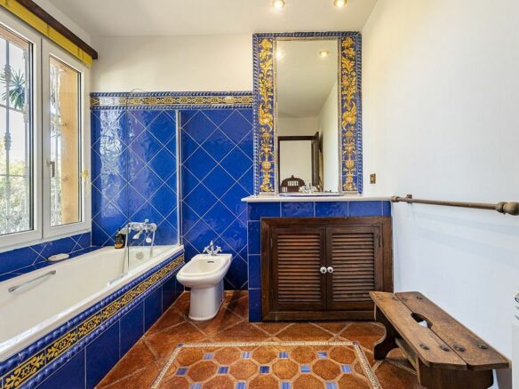 Andalusian villa to renovate in Atalaya de Rio Verde, Nueva Andalucia, Marbella