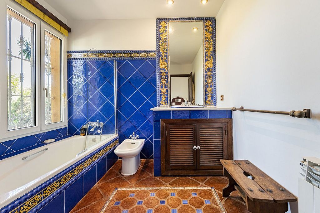 Andalusian villa to renovate in Atalaya de Rio Verde, Nueva Andalucia, Marbella