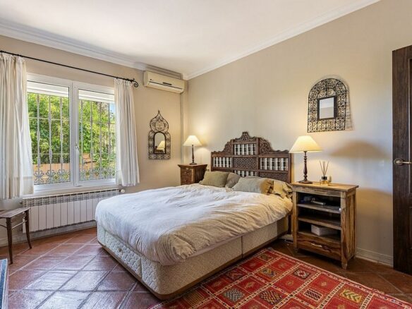 Andalusian villa to renovate in Atalaya de Rio Verde, Nueva Andalucia, Marbella