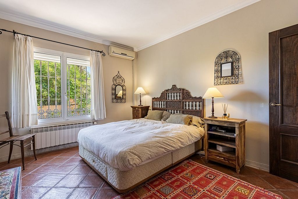 Andalusian villa to renovate in Atalaya de Rio Verde, Nueva Andalucia, Marbella