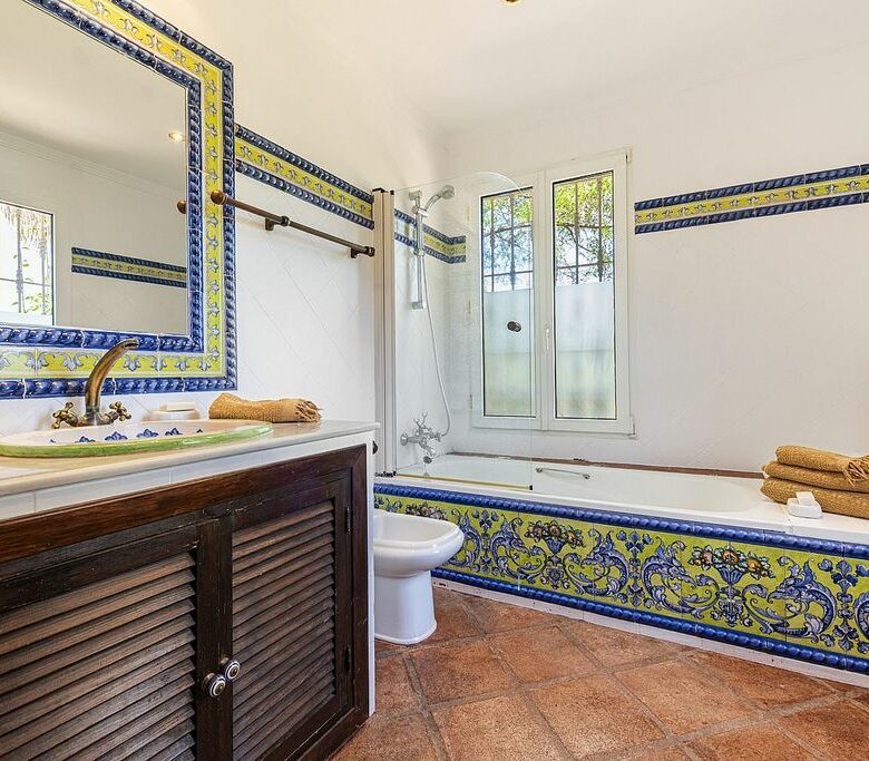 Andalusian villa to renovate in Atalaya de Rio Verde, Nueva Andalucia, Marbella