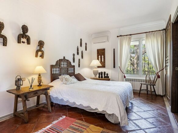 Andalusian villa to renovate in Atalaya de Rio Verde, Nueva Andalucia, Marbella