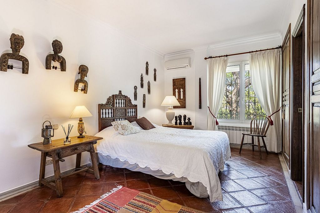 Andalusian villa to renovate in Atalaya de Rio Verde, Nueva Andalucia, Marbella