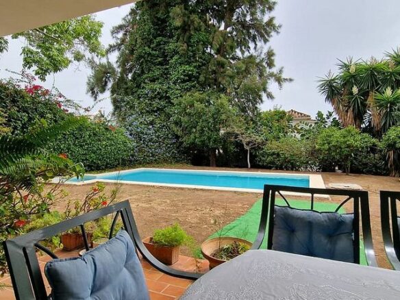 Andalusian villa to renovate with panoramic sea views in El Mirador, Marbella