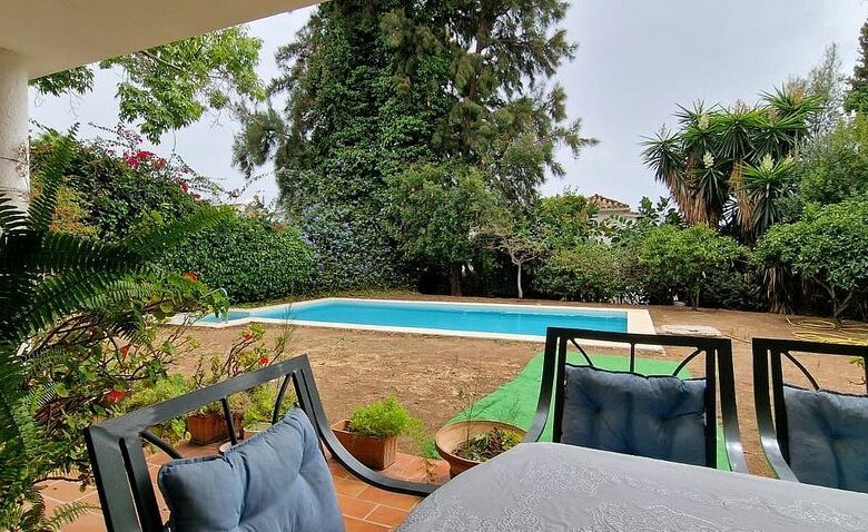 Andalusian villa to renovate with panoramic sea views in El Mirador, Marbella