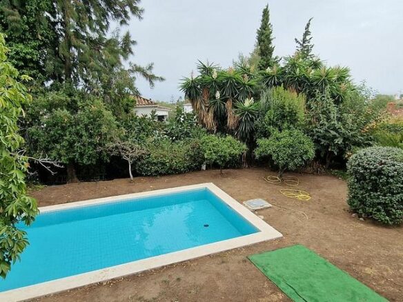 Andalusian villa to renovate with panoramic sea views in El Mirador, Marbella