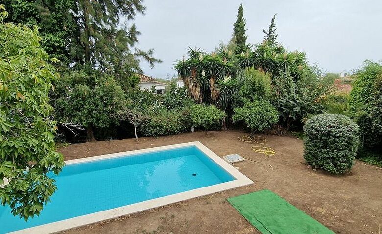 Andalusian villa to renovate with panoramic sea views in El Mirador, Marbella