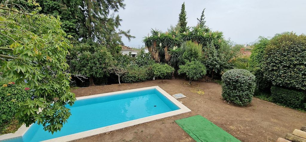 Andalusian villa to renovate with panoramic sea views in El Mirador, Marbella