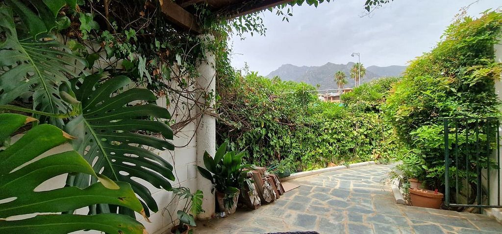 Andalusian villa to renovate with panoramic sea views in El Mirador, Marbella