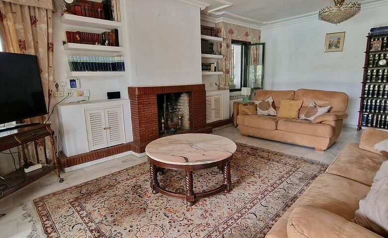 Andalusian villa to renovate with panoramic sea views in El Mirador, Marbella