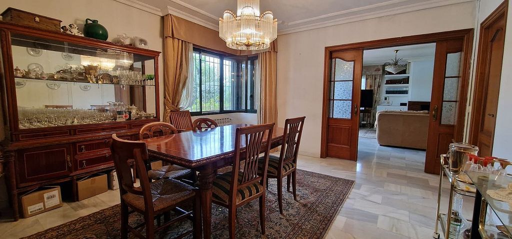 Andalusian villa to renovate with panoramic sea views in El Mirador, Marbella