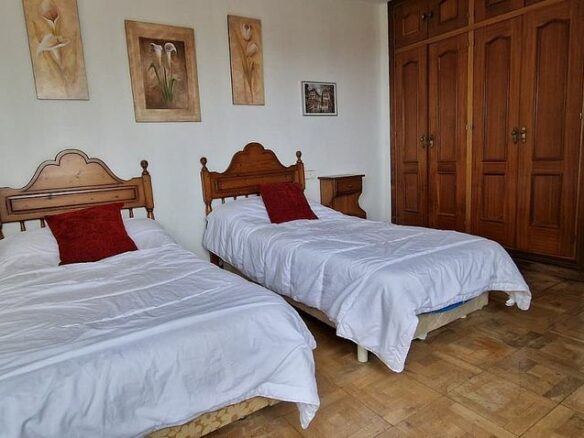 Andalusian villa to renovate with panoramic sea views in El Mirador, Marbella