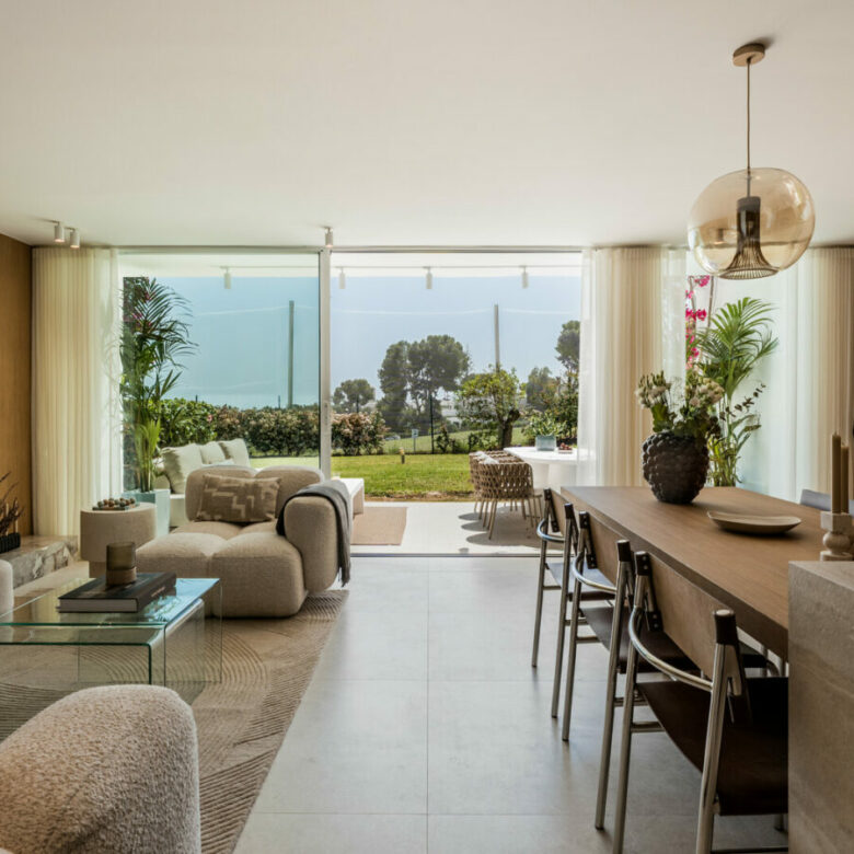 FOR SALE 🏡 Furnished Four-Bedroom Apartment with Underfloor Heating and Garden Terrace – Aloha, Nueva Andalucía 🇪🇸