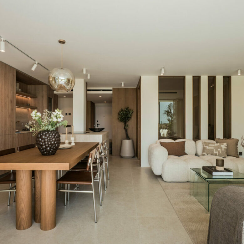 FOR SALE 🏡 Furnished Four-Bedroom Apartment with Underfloor Heating and Garden Terrace – Aloha, Nueva Andalucía 🇪🇸