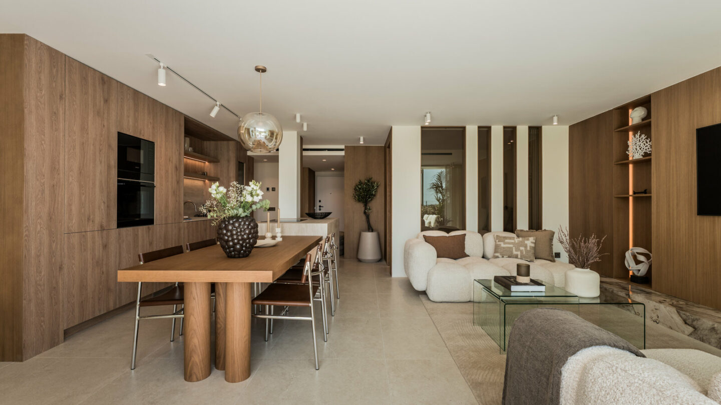 FOR SALE 🏡 Furnished Four-Bedroom Apartment with Underfloor Heating and Garden Terrace – Aloha, Nueva Andalucía 🇪🇸