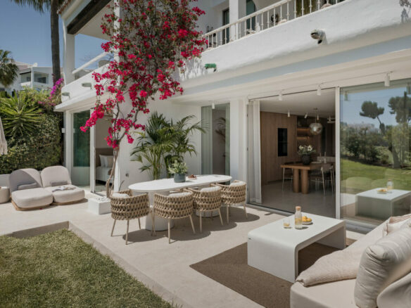 FOR SALE 🏡 Furnished Four-Bedroom Apartment with Underfloor Heating and Garden Terrace – Aloha, Nueva Andalucía 🇪🇸