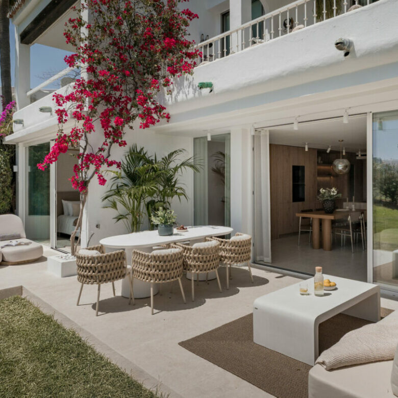 FOR SALE 🏡 Furnished Four-Bedroom Apartment with Underfloor Heating and Garden Terrace – Aloha, Nueva Andalucía 🇪🇸