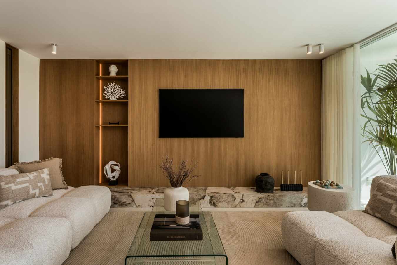 FOR SALE 🏡 Furnished Four-Bedroom Apartment with Underfloor Heating and Garden Terrace – Aloha, Nueva Andalucía 🇪🇸