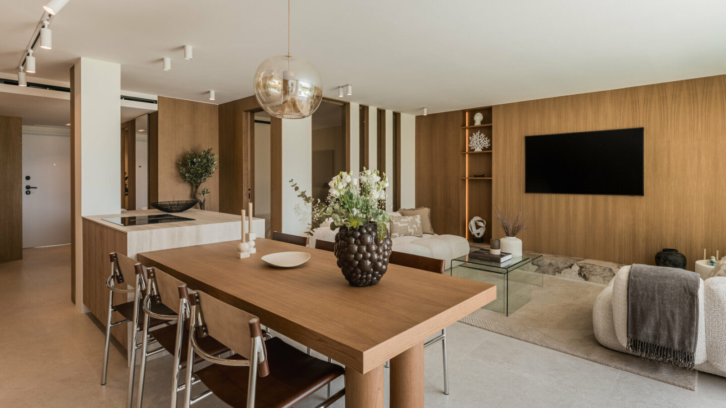 FOR SALE 🏡 Furnished Four-Bedroom Apartment with Underfloor Heating and Garden Terrace – Aloha, Nueva Andalucía 🇪🇸