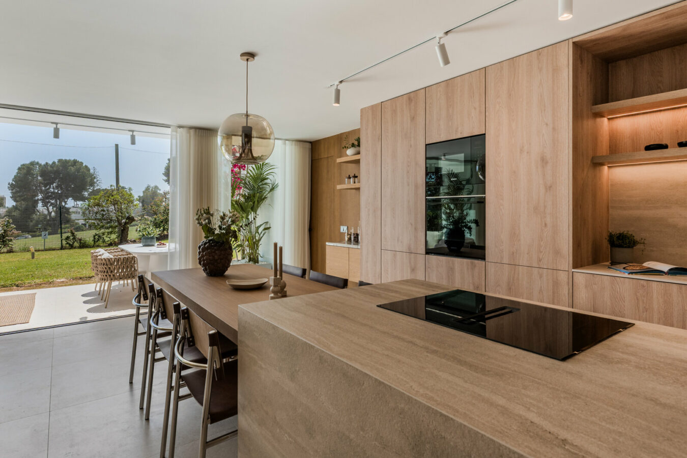 FOR SALE 🏡 Furnished Four-Bedroom Apartment with Underfloor Heating and Garden Terrace – Aloha, Nueva Andalucía 🇪🇸