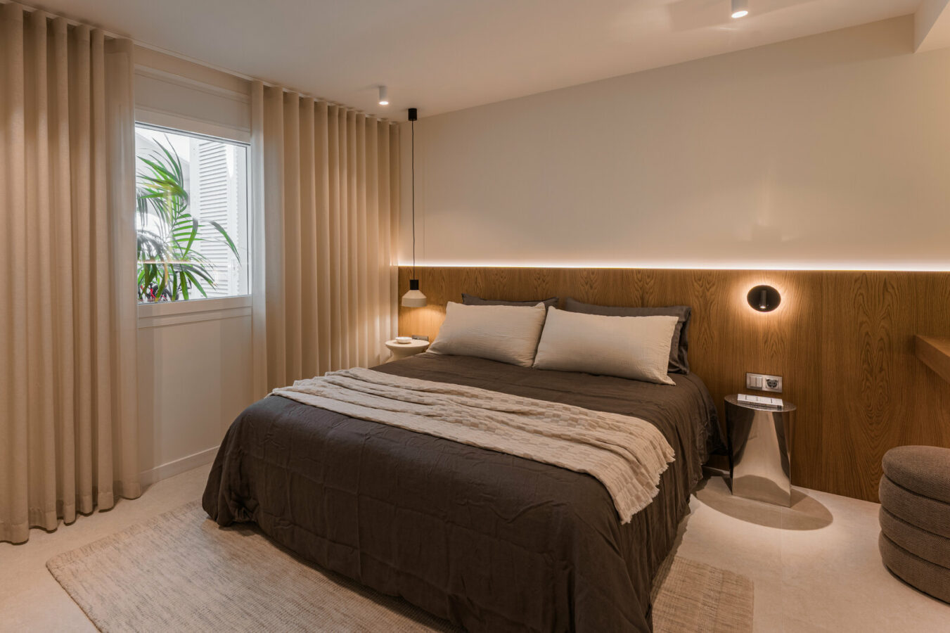 FOR SALE 🏡 Furnished Four-Bedroom Apartment with Underfloor Heating and Garden Terrace – Aloha, Nueva Andalucía 🇪🇸