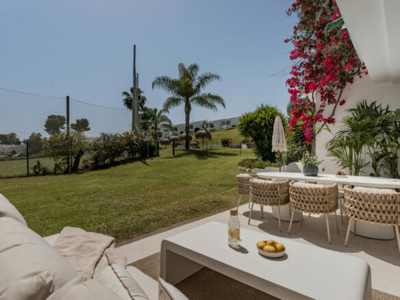 FOR SALE 🏡 Furnished Four-Bedroom Apartment with Underfloor Heating and Garden Terrace – Aloha, Nueva Andalucía 🇪🇸