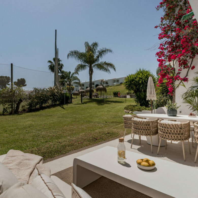 FOR SALE 🏡 Furnished Four-Bedroom Apartment with Underfloor Heating and Garden Terrace – Aloha, Nueva Andalucía 🇪🇸