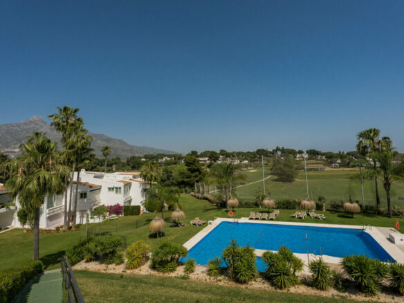 FOR SALE 🏡 Furnished Four-Bedroom Apartment with Underfloor Heating and Garden Terrace – Aloha, Nueva Andalucía 🇪🇸