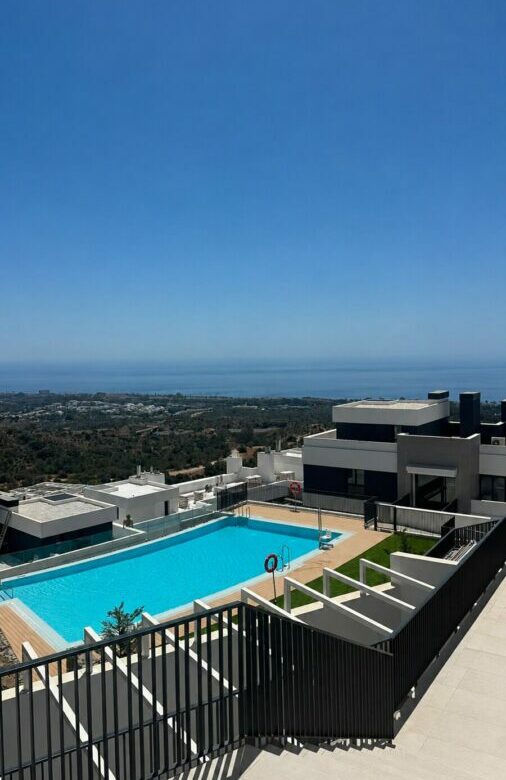 FOR SALE 🏡 Brand-New Three-Bedroom Apartment with Panoramic Sea Views – Altos de los Monteros, Marbella East 🇪🇸