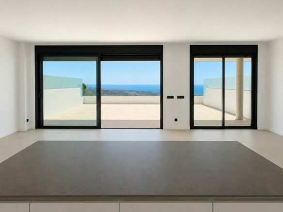 FOR SALE 🏡 Brand-New Three-Bedroom Apartment with Panoramic Sea Views – Altos de los Monteros, Marbella East 🇪🇸