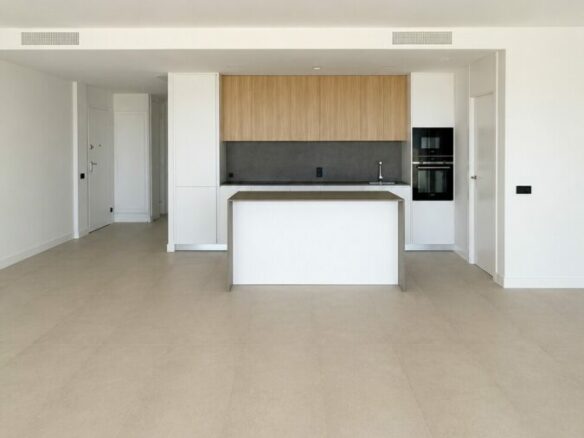 FOR SALE 🏡 Brand-New Three-Bedroom Apartment with Panoramic Sea Views – Altos de los Monteros, Marbella East 🇪🇸