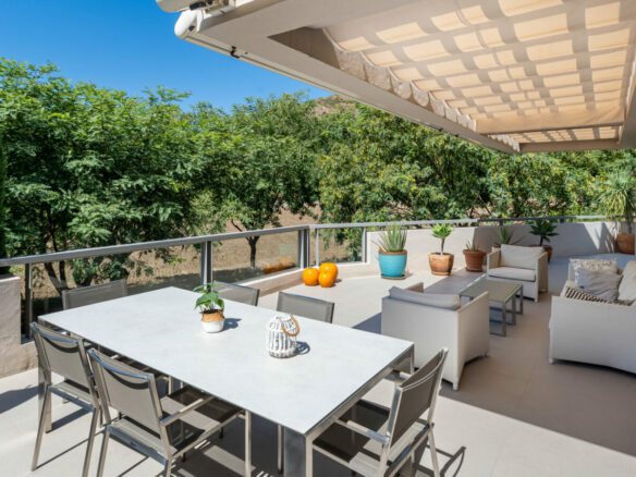 FOR SALE 🏡 Ground-Floor Three-Bedroom Apartment with 89 m² Terrace in a Gated Golf Resort – Arrayanes Golf, Benahavís 🇪🇸