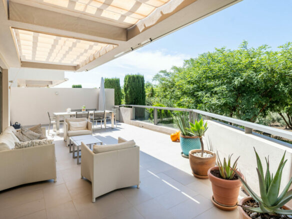 FOR SALE 🏡 Ground-Floor Three-Bedroom Apartment with 89 m² Terrace in a Gated Golf Resort – Arrayanes Golf, Benahavís 🇪🇸